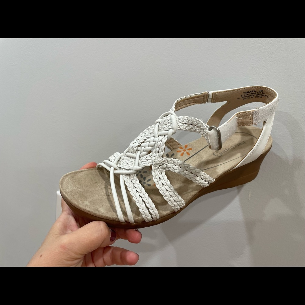 White sandal size 7M